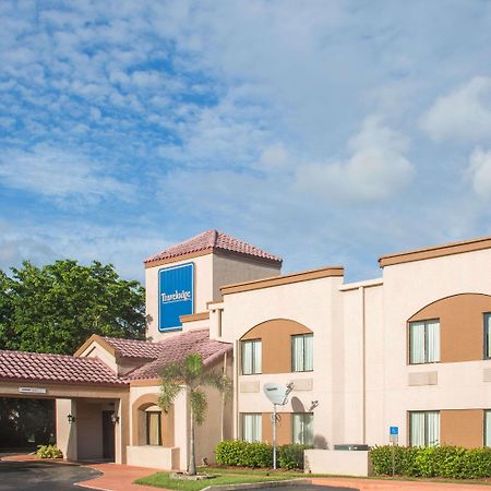 Travelodge By Wyndham Fort Myers Airport Exteriör bild