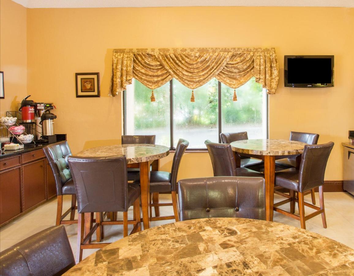 Travelodge By Wyndham Fort Myers Airport Exteriör bild