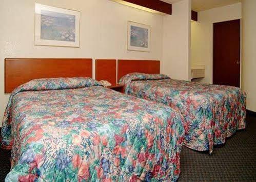 Travelodge By Wyndham Fort Myers Airport Exteriör bild