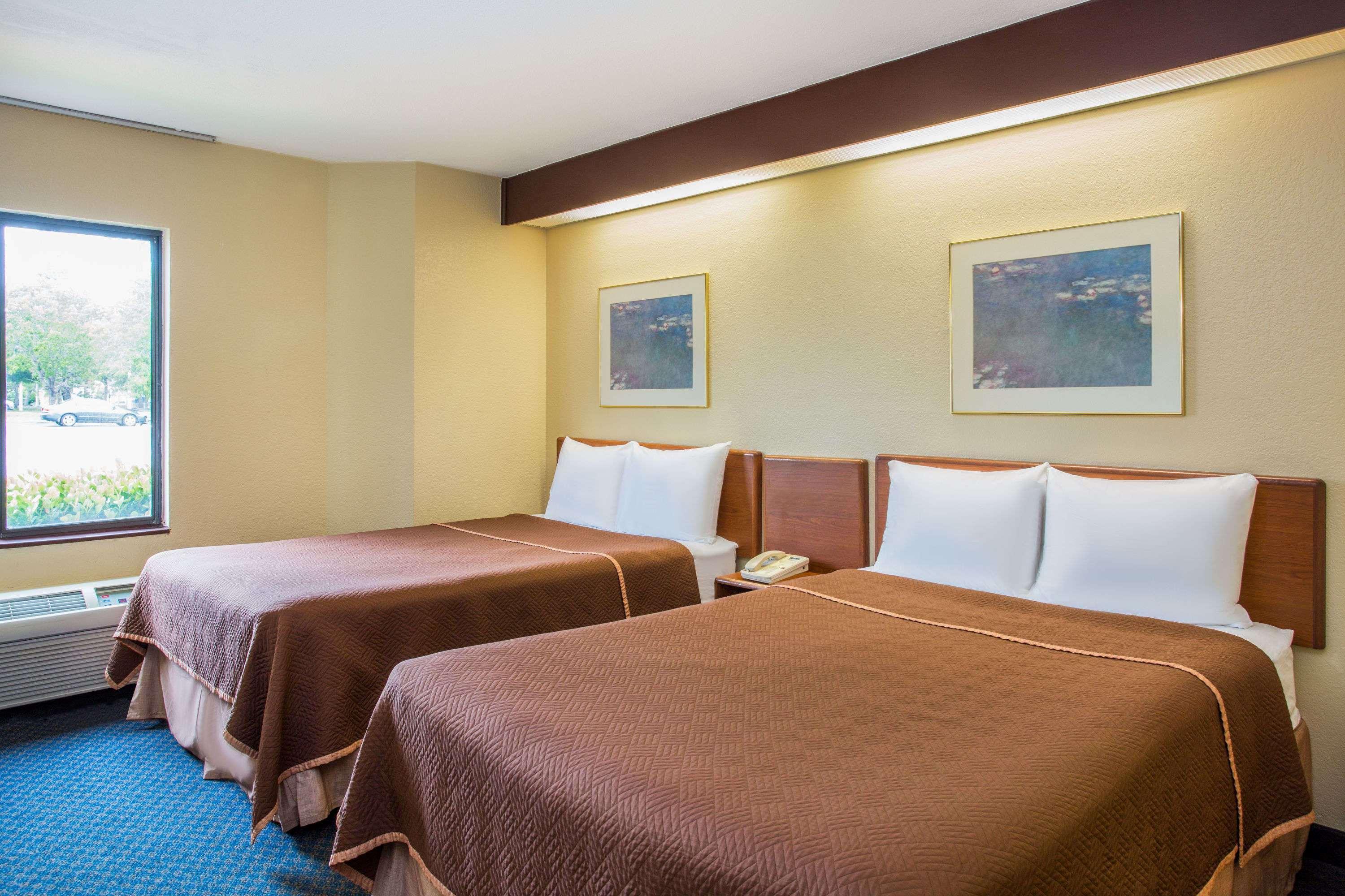 Travelodge By Wyndham Fort Myers Airport Exteriör bild