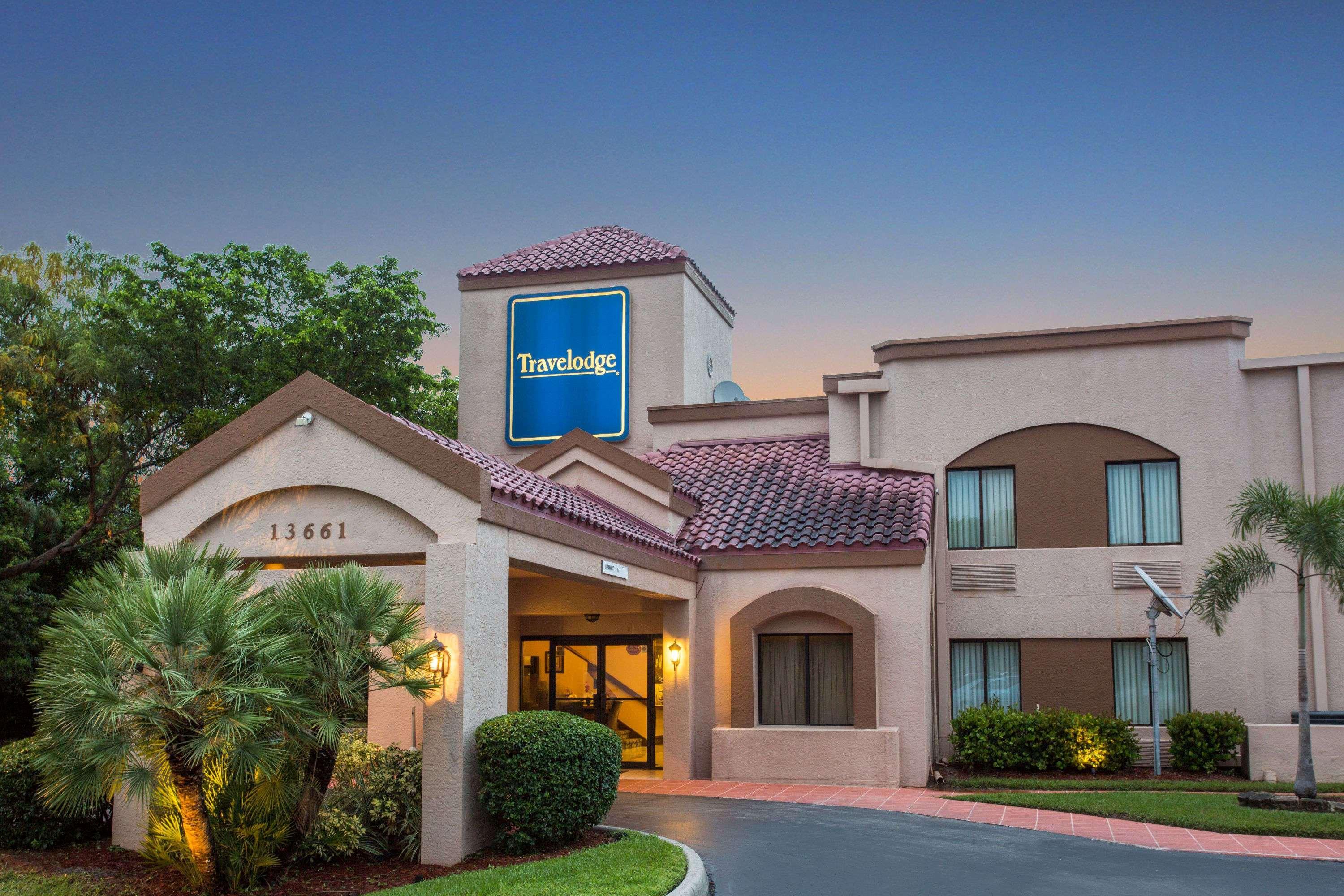 Travelodge By Wyndham Fort Myers Airport Exteriör bild