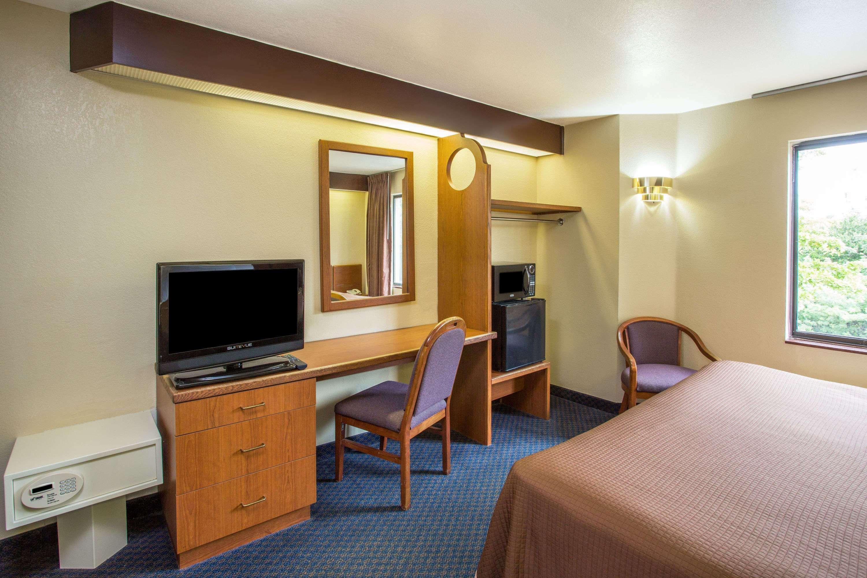 Travelodge By Wyndham Fort Myers Airport Exteriör bild